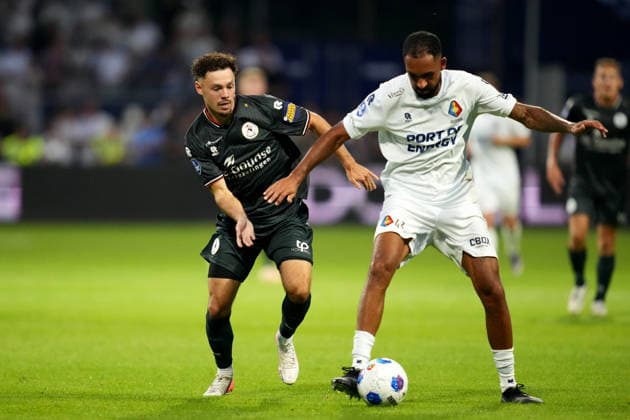 Eredivisie: Telstar v Sparta Rotterdam Velsen-Zuid - Mitchell van Bergen of Sparta Rotterdam, Marvin Peersman of Telstar during the second competition round of the 2026 2027 Eredivisie season. The match is set between Telstar and Sparta Rotterdam at 711 Stadion on 14 August 2026 in Velsen-Zuid, The Netherlands. (Hero Images Danny de Groot) Copyright: xDannyxdexGrootx