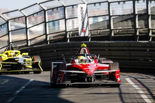 2026 FORMULA E LONDON ePRIX 01 ROWLAND Oliver (gbr), Nissan Formula E Team, Nissan e-4ORCE 05, action during the London ePrix, 16th and 17th round of the 2025-26 ABB FIA Formula E World Championship, WM, Weltmeisterschaft on the ExCel London Circuit from August 14 to 16, 2026 in London, United Kingdom -  Copyright: xGREGORYxLENORMANDx