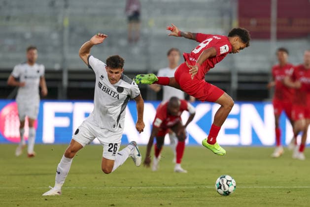 14.08.2026, Herren, Fussball, Saison 2026 2027, 3. Liga, 2. Spieltag: FC Wuerzburger Kickers - SV Wehen Wiesbaden Jakob Lewald ( 26, SV Wehen Wiesbaden) und Jermain Nischalke ( 9, FC Würzburger Kickers), DFL DFB REGULATES PROHIBIT ANY USE OF PHOTOGRAPHS AS IMAGE SEQUENCES AND OR QUASI-VIDEO Wuerzburg FLYERALARM Arena Bayern Deutschland *** August 14, 2026, Men s Soccer, 2026–2027 Season, 3rd Division, Matchday 2: FC Würzburger Kickers vs. SV Wehen Wiesbaden; Jakob Lewald (26), SV Wehen Wiesbaden, and Jermain Nischalke (9), FC Würzburger Kickers, DFL and DFB regulations prohibit any use of photographs as image sequences and or quasi-video. Wuerzburg FLYERALARM Arena, Bavaria, Germany