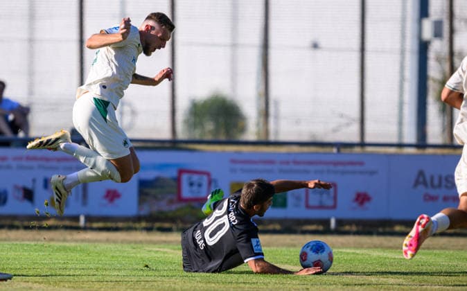 14.08.2025 - Fussball - Saison 2025 2026 - Regionalliga Bayern - 04. Spieltag: SpVgg Greuther Fürth Fuerth II U23 ( Kleeblatt ) - TSV 1882 Landsberg - - xwoxzix - Yannick Scholz (14, SpVgg Greuther Fürth II ) Tiziano Mulas (30, TSV Landsberg ) *** August 14, 2025 Soccer Season 2025–2026 Bavarian Regional League Matchday 04 SpVgg Greuther Fürth II U23 Kleeblatt vs. TSV 1882 Landsberg xwoxzix Yannick Scholz 14, SpVgg Greuther Fürth II Tiziano Mulas 30, TSV Landsberg