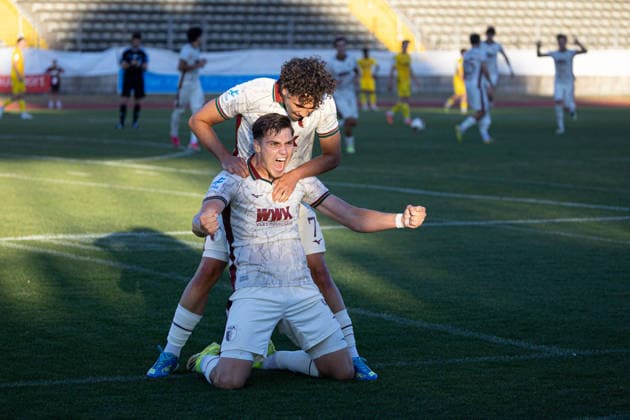 David Dreo (FC Augsburg II 9), jubelt nach seinem Tor zum 3:1 Endstand, mit Kerim Can Yaman (FC Augsburg II 7); FC Augsburg U23 - DJK Vilzing, 4. Spieltag, Endstand 3:1; Fußball Regionalliga Bayern, Saison 2026-2027, *** David Dreo (FC Augsburg II 9) celebrates after scoring the goal that sealed the 3–1 final score, alongside Kerim Can Yaman (FC Augsburg II 7) against FC Augsburg U23 and DJK Vilzing, Matchday 4, final score 3–1, Bavarian Regional League, 2026–2027 season,