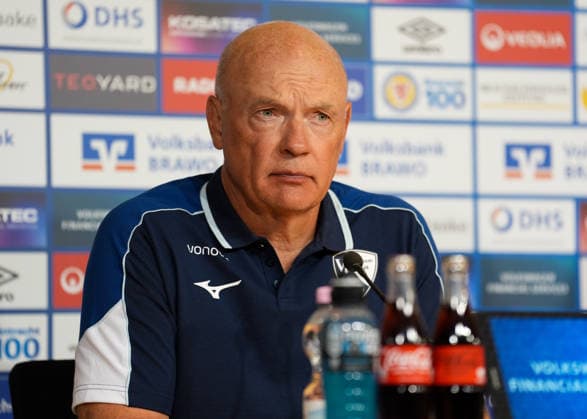 Uwe Roesler (VfL Bochum 1848, Cheftrainer) spricht nach dem Spiel bei der Pressekonferenz. GER, Eintracht Braunschweig vs VfL Bochum 1848, 2. Bundesliga, 2. Spieltag, Saison 2026-27, 14.08.2026 DFL REGULATIONS PROHIBIT ANY USE OF PHOTOGRAPHS AS IMAGE SEQUENCES AND OR QUASI-VIDEO GER, Eintracht Braunschweig vs VfL Bochum 1848, 2. Bundesliga, 2. Spieltag, Saison 2026-27, 14.08.2026 Braunschweig *** Uwe Roesler, head coach of VfL Bochum 1848, speaks at the postgame press conference (GER), Eintracht Braunschweig vs. VfL Bochum 1848, 2. Bundesliga, Matchday 2, 2026–27 season, August 14, 2026. DFL regulations prohibit any use of photographs as image sequences and or quasi-video. GER, Eintracht Braunschweig vs. VfL Bochum 1848, 2. Bundesliga, Matchday 2, 2026–27 season, August 14, 2026, Braunschweig Copyright: xEibner-Pressefoto ScottxColemanx EP_SCN