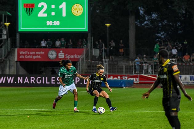1. FC 1905 Schweinfurt vs. SpVgg Bayreuth, Sachs-Stadion Football, Regionalliga Bayern 1. FC 1905 Schweinfurt vs. SpVgg Bayreuth 14 Aug 2026 Sachs-Stadion , Schweinfurt, Germany Image: Morris Adelabu (FC05), Marlon Fries (Bayreuth) DFL REGULATIONS PROHIBIT ANY USE OF PHOTOGRAPHS AS IMAGE SEQUENCES AND OR QUASI-VIDEO Copyright: xPresseFotoxEvansx