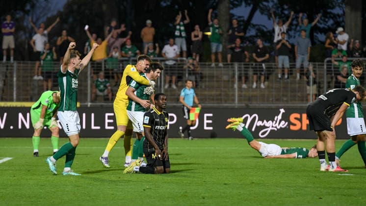 1. FC 1905 Schweinfurt vs. SpVgg Bayreuth, Sachs-Stadion Football, Regionalliga Bayern 1. FC 1905 Schweinfurt vs. SpVgg Bayreuth 14 Aug 2026 Sachs-Stadion , Schweinfurt, Germany Image: GK Jan Mött (FC05) jumps on Kevin Fery (FC05) to celebrate the win Adrian Heinle (Bayreuth) knees after his own goal loses the game for Bayreuth. DFL REGULATIONS PROHIBIT ANY USE OF PHOTOGRAPHS AS IMAGE SEQUENCES AND OR QUASI-VIDEO Copyright: xPresseFotoxEvansx