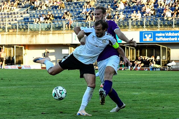 Regionalliga Bayern: Wacker Burghausen vs. TSV Schwaben Augsburg , Burghausen, 14.08.2026 Harter Zweikampf: Felix Bachschmid (SV Wacker Burghausen, 6) gegen Rasmus Fackler-Stamm (TSV Schwaben Augsburg, 11) am Strafraum , Burghausen, 14.08.2026 - 4. Spieltag der Regionalliga Bayern, Wacker Burghausen gegen TSV Schwaben Augsburg; Burghausen, Flatbuy-Stadion *** Bavarian Regional League: Wacker Burghausen vs. TSV Schwaben Augsburg, Burghausen, August 14, 2026. A fierce duel between Felix Bachschmid of SV Wacker Burghausen (No. 6) and Rasmus Fackler of TSV Schwaben Augsburg (No. 11) near the penalty area, Burghausen, August 14, 2026, Matchday 4 of the Bavarian Regional League: Wacker Burghausen vs. TSV Schwaben Augsburg, Burghausen, Flatbuy Stadium Copyright: xBEAUTIFULxSPORTS Märklx