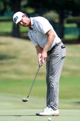 MEMPHIS, TN - AUGUST 14: Harris English of the United States watches his putt on No. 17 during the second round of the FedEx St. Jude Championship, August 14, 2026, at TPC Southwind in Memphis, Tennessee. (Photo by Matthew Maxey Icon Sportswire) GOLF: AUG 14 PGA, Golf Herren FedEx St. Jude Championship EDITORIAL USE ONLY Icon260814087