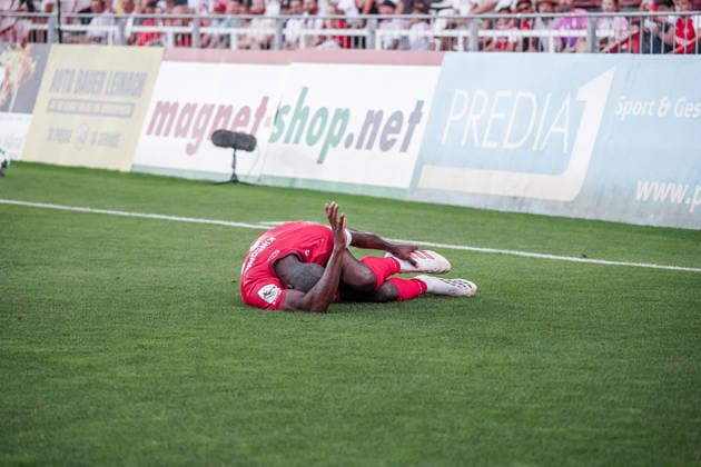 Deutschland: Fussball Saison 2026 2027 , 3. Liga , FC Würzburger Kickers vs. SV Wehen Wiesbaden - Akon Arena (Würzburg) David Kinsombi (FC Würzburger Kickers, 8)verletzt am Boden, Verletzung Würzburg Akon Arena Deutschland Germany *** Germany Soccer Season 2026–2027, 3. Liga, FC Würzburger Kickers vs. SV Wehen Wiesbaden, Akon Arena, Würzburg, David Kinsombi, FC Würzburger Kickers, 8 players injured on the field, injury, Würzburg, Akon Arena, Germany Copyright: xBennetxLongx