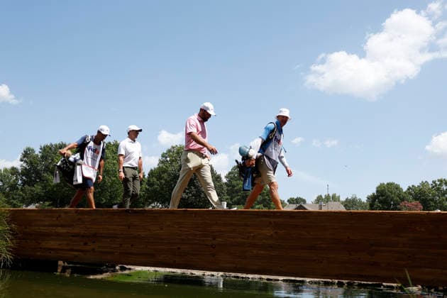 MEMPHIS, TN - AUGUST 14: Scottie Scheffler of the United States and Rory Mcllroy of Northern Ireland walk across a bridge between the No. 11 and No. 12 holes during the second round of the FedEx St. Jude Championship, August 14, 2026, at TPC Southwind in Memphis, Tennessee. (Photo by Matthew Maxey Icon Sportswire) GOLF: AUG 14 PGA, Golf Herren FedEx St. Jude Championship EDITORIAL USE ONLY Icon260814108