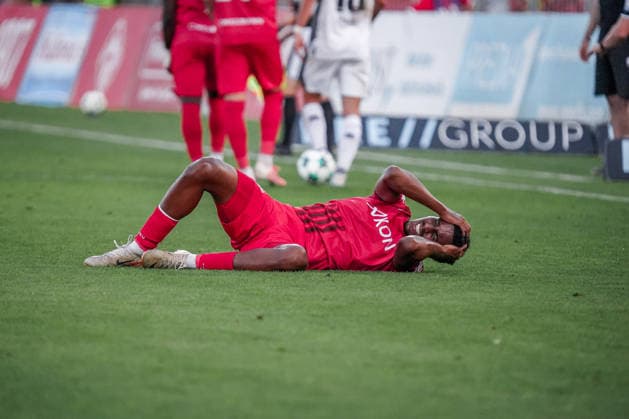 Deutschland: Fussball Saison 2026 2027 , 3. Liga , FC Würzburger Kickers vs. SV Wehen Wiesbaden - Akon Arena (Würzburg) Namrud Embaye (FC Würzburger Kickers, 6) verletzt am Boden, Verletzung Würzburg Akon Arena Deutschland Germany *** Germany Soccer Season 2026–2027, 3rd Division, FC Würzburger Kickers vs. SV Wehen Wiesbaden, Akon Arena, Würzburg, Namrud Embaye, FC Würzburger Kickers, 6 injured on the field, injury, Würzburg, Akon Arena, Germany Copyright: xBennetxLongx