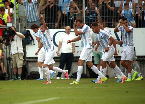 Fussball, Herren, Regionalliga Bayern, Saison 2026 2027, FC Memmingen - TSV 1860 München , e-con Arena Park im Memminger Stadion 0:2 durch Lance Fiedler (TSV 1860 München) Tor, Jubel, Freude *** Soccer, Men s, Bavarian Regional League, 2026–2027 Season, FC Memmingen vs. TSV 1860 Munich, at Arena Park in Memmingen Stadium; 0–2 goal by Lance Fiedler of TSV 1860 Munich; celebration, joy