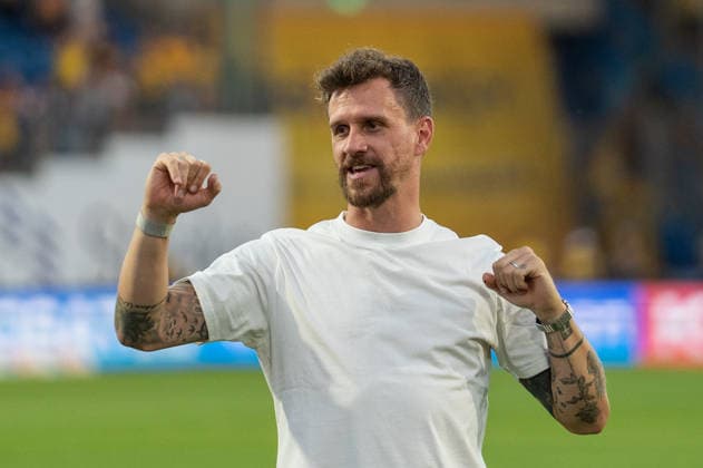 Deutschland: Fussball 2. Bundesliga, 2. Spieltag 2026 2027, Eintracht Braunschweig - VfL Bochum am 14.08.2026 in Braunschweig (Eintracht-Stadion): Simon Zoller (Direktor Lizenzfußball, VfL Bochum) Jubel, Freude, Torjubel, Emotionen, Gestik *** German Soccer 2. Bundesliga, Matchday 2, 2026–2027, Eintracht Braunschweig vs. VfL Bochum on August 14, 2026, at Eintracht Stadium in Braunschweig; Simon Zoller, Director of Professional Soccer, VfL Bochum; celebration, joy, goal celebration, emotions, gestures Copyright: xSvenxHeidmannx