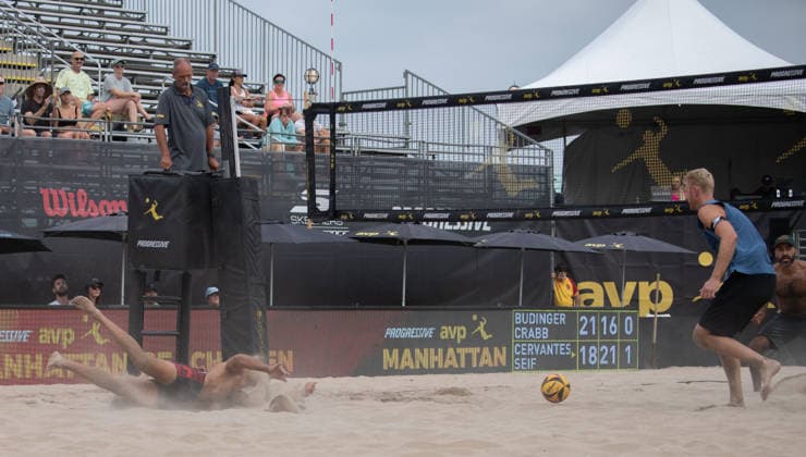 August 14, 2026, Manhattan Beach, California, USA: TREVOR CRABB (left) attempts a dig during the opening match of the first round of the Manhattan Beach Open. Manhattan Beach USA - ZUMAl183 20260814_znp_l183_017 Copyright: xJasenxLaksx