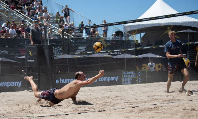 August 14, 2026, Manhattan Beach, California, USA: CODY CALDWELL digs the ball during a second round match at the Manhattan Beach Open. Manhattan Beach USA - ZUMAl183 20260814_znp_l183_025 Copyright: xJasenxLaksx