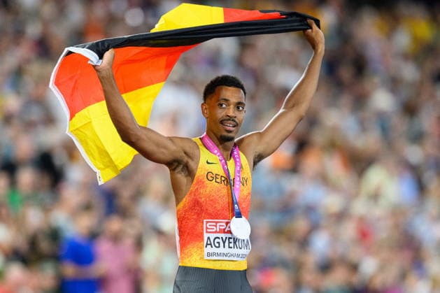 BIRMINGHAM, GREAT BRITAIN - August 14: Emil Agyekum (Germany) with his medal after finishing second in the 400 metres hurdles final during the European Athletics Championships 2026 at Alexander Stadium in Birmingham, Great Britain (Photo by Sven Beyrich Sports Press Photo)  Copyright: xSvenxBeyrich SportsxPressxPhotox Sportspressphoto_SPR206508