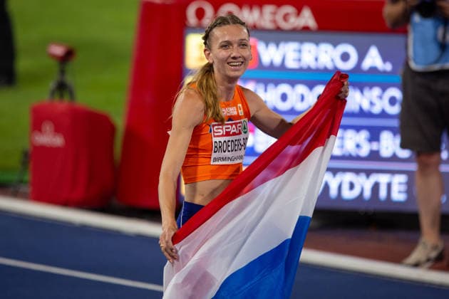Femke Broeders Bol of the Netherlands celebrates winning bronze in the Womens 800m at the European Atheltics Championships at Alexander Stadium in Birmingham, England (Sean Walsh Sports Press Photo)  Copyright: xSeanxWalshx Sportspressphoto_SPR206525