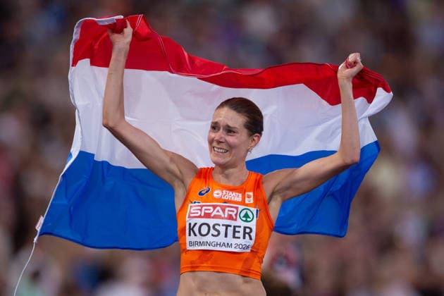 Maureen Koster of the Netherlands celebrates winning silver in the Womens 10000m at the European Atheltics Championships at Alexander Stadium in Birmingham, England (Sean Walsh Sports Press Photo)  Copyright: xSeanxWalshx Sportspressphoto_SPR206561