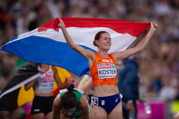 Maureen Koster of the Netherlands celebrates winning silver in the Womens 10000m at the European Atheltics Championships at Alexander Stadium in Birmingham, England (Sean Walsh Sports Press Photo)  Copyright: xSeanxWalshx Sportspressphoto_SPR206562
