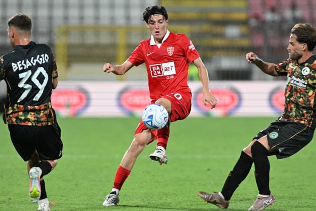 MATHIS MOUT, Monza, 2026-27 Coppa Italia Italian Cup, Monza-Avellino 3-0, azione, action, contrasto COPPA ITALIA 2026-27 MONZA-AVELLINO 3-0