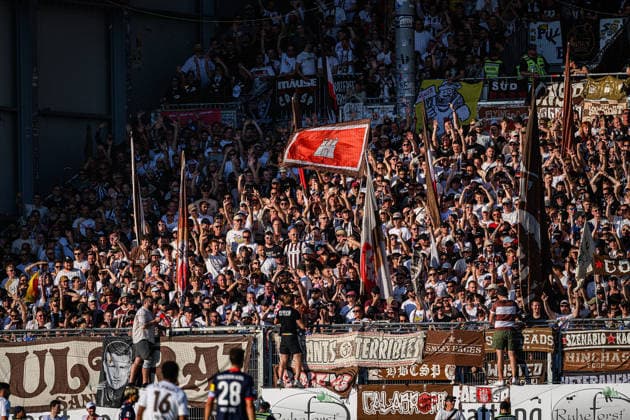 Fußball I Herren I Saison 2026-2027 I 2. Bundesliga I 2. Spieltag I Holstein Kiel - FC St. Pauli I 14.08.2026 Die Fans von FC St. Pauli Kiel Holstein-Stadion Schleswig-Holstein Deutschland *** Soccer I Men s Team I 2026–2027 Season I 2. Bundesliga I Matchday 2 I Holstein Kiel vs. FC St. Pauli I August 14, 2026 FC St. Pauli fans at Holstein Stadium, Kiel, Schleswig-Holstein, Germany Copyright: xLobecax xHenningxRohlfsx
