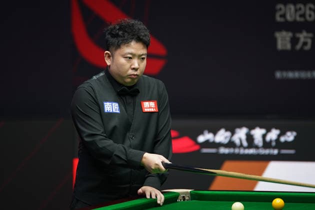 TAIYUAN, CHINA - AUGUST 14: Zhang Anda of China chalks the cue in the Quarterfinal match against Stuart Bingham of England on day 7 of the 2026 World Snooker Tour China Open at Taiyuan Binhe Sports Center on August 14, 2026 in Taiyuan, Shanxi Province of China.  Copyright: xTaixChengzhex 111660012668