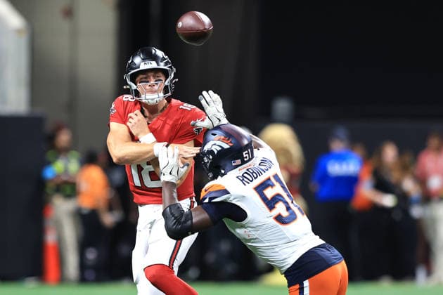 ATLANTA, GA - AUGUST 14: Jack Strand (18) of the Atlanta Falcons gets a pass off over Que Robinson (51) of the Denver Broncos during the Friday evening NFL, American Football Herren, USA preseason football game between the Atlanta Falcons and the Denver Broncos on August 14, 2026 at Mercedes-Benz Stadium in Atlanta, Georgia. (Photo by David J. Griffin Icon Sportswire) NFL: AUG 14 Broncos at Falcons EDITORIAL USE ONLY Icon9532608145045