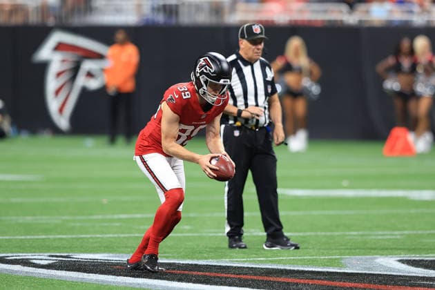 ATLANTA, GA - AUGUST 14: Matthew Hayball (39) of the Atlanta Falcons punts during the Friday evening NFL, American Football Herren, USA preseason football game between the Atlanta Falcons and the Denver Broncos on August 14, 2026 at Mercedes-Benz Stadium in Atlanta, Georgia. (Photo by David J. Griffin Icon Sportswire) NFL: AUG 14 Broncos at Falcons EDITORIAL USE ONLY Icon9532608145066