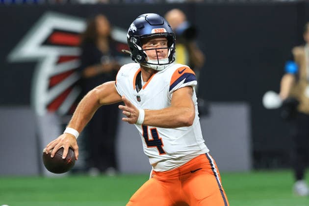 ATLANTA, GA - AUGUST 14: Sam Ehlinger (4) of the Denver Broncos drops back to pass during the Friday evening NFL, American Football Herren, USA preseason football game between the Atlanta Falcons and the Denver Broncos on August 14, 2026 at Mercedes-Benz Stadium in Atlanta, Georgia. (Photo by David J. Griffin Icon Sportswire) NFL: AUG 14 Broncos at Falcons EDITORIAL USE ONLY Icon9532608145247
