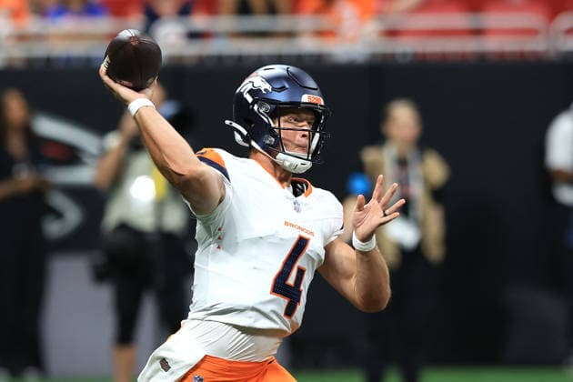 ATLANTA, GA - AUGUST 14: Sam Ehlinger (4) of the Denver Broncos drops back to pass during the Friday evening NFL, American Football Herren, USA preseason football game between the Atlanta Falcons and the Denver Broncos on August 14, 2026 at Mercedes-Benz Stadium in Atlanta, Georgia. (Photo by David J. Griffin Icon Sportswire) NFL: AUG 14 Broncos at Falcons EDITORIAL USE ONLY Icon9532608145253