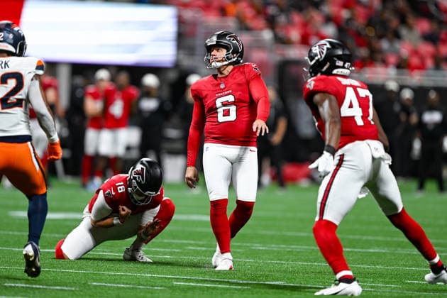 ATLANTA, GA - AUGUST 14: Atlanta place kicker Nick Folk (6) kicks an extra point during the NFL, American Football Herren, USA pre-season game between the Denver Broncos and the Atlanta Falcons on August 14th, 2026 at Mercedes-Benz Stadium in Atlanta, GA. (Photo by Rich von Biberstein Icon Sportswire) NFL: AUG 14 Broncos at Falcons EDITORIAL USE ONLY Icon260814033