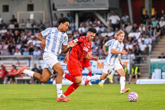 14.08.2026, GER, Fußball, Herren, RL Bayern, FC Memmingen vs TSV 1860 München Arian Ortivero Calderon (München, 12), Jakob Gräser (Memmingen, 3) Memmingen e-con ArenaPark Bayern Deutschland *** August 14, 2026, GER, Soccer, Men s, Bavarian Regional League, FC Memmingen vs. TSV 1860 Munich; Arian Ortivero Calderon, Munich, 12; Jakob Gräser, Memmingen, 3; Memmingen and ArenaPark, Bavaria, Germany Copyright: xNordphotox xHafnerx