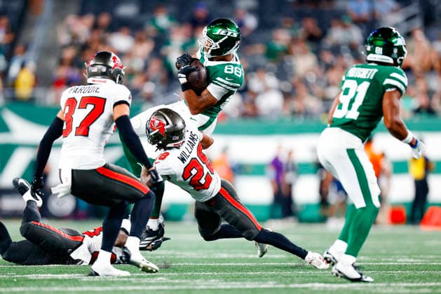 August 14, 2026: During the game, New York Jets wide receiver Quentin Skinner (88) advances the ball upfield against the Tampa Bay Buccaneers in a NFL, American Football Herren, USA preseason game at MetLife Stadium in East Rutherford, NJ. The Tampa Bay Buccaneers defeat the New York Jets 24-16. Cal Media East Rutherford USA - ZUMAc04_ 20260814_faf_c04_135 Copyright: xShaquanxWoodyx