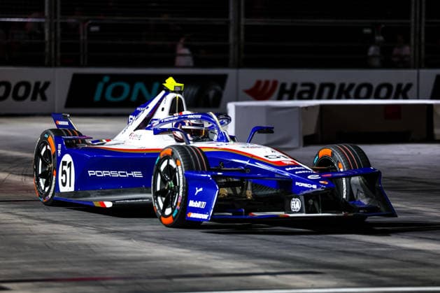 Nico Mueller (Porsche Formula E Team, 51) während waehrend des Qualifyings, ABB FIA Formula E World Championship, WM, Weltmeisterschaft London e-Prix 2026, Vereinigtes Koenigreich, Saison 12 2025 26, Runde 16, 15.07.2026, ABB FIA Formula E World Championship, London e-Prix 2026, Vereinigtes Koenigreich, Saison 12 2025 26, Runde 16, 15.07.2026 London *** Nico Mueller, Porsche Formula E Team, 51 during qualifying, ABB FIA Formula E World Championship, 2026 London e-Prix, United Kingdom, Season 12 (2025–26), Round 16, July 15, 2026, ABB FIA Formula E World Championship, London e-Prix 2026, United Kingdom, Season 12 (2025–26), Round 16, July 15, 2026, London Copyright: xEibner-Pressefoto LauraxRoemerx EP_LRR