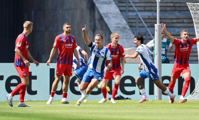Sebastian Grönning erzielt das Tor zum 1:0, Kevin Sessa, Paul Seguin jubelt Zweikampf Spielszene Aktion Fußball Fussball DFL 2. Bundesliga Herren 2. Spieltag Saison 2026 2027 15.08.2026 Hertha BSC Berlin vs. FC Heidenheim FCH DFL regulations prohibit any use of photographs as image sequences and or quasi-video *** Sebastian Grönning scores the goal to make it 1–0; Kevin Sessa, Paul Seguin celebrate, tackle, game scene, action, sports, soccer, DFL 2. Bundesliga Men’s 2, Matchday, 2026–2027 season, August 15, 2026, Hertha BSC Berlin vs. FC Heidenheim (FCH). DFL regulations prohibit any use of photographs as image sequences or or quasi-video