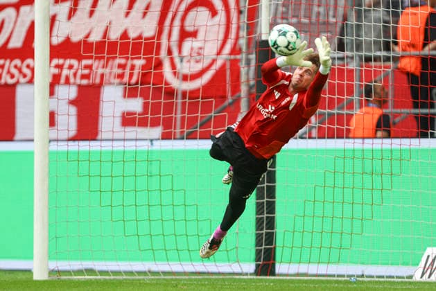 Torwart Lasse Riess (Fortuna Duesseldorf) beim aufwaermen waehrend des Spiels der 3. Liga zwischen Fortuna Duesseldorf und TSG 1899 Hoffenheim II, Merkur Spiel-Arena am 15. August 2026 in Duesseldorf, Deutschland. (Foto von Oliver Kaelke DeFodi Images) +++ Torwart Lasse Riess (Fortuna Duesseldorf) warm(s) up during the 3. Liga match between Fortuna Duesseldorf and TSG 1899 Hoffenheim II at Merkur Spiel-Arena on August 15, 2026 in Dusseldorf, Germany. (Photo by Oliver Kaelke DeFodi Images) DFB DFL REGULATIONS PROHIBIT ANY USE OF PHOTOGRAPHS AS IMAGE SEQUENCES AND OR QUASI-VIDEO. (Photo by Oliver Kaelke DeFodi Images) - *** Goalkeeper Lasse Riess of Fortuna Düsseldorf warming up during the 3. Liga match between Fortuna Düsseldorf and TSG 1899 Hoffenheim II at the Merkur Spiel Arena on August 15, 2026, in Düsseldorf, Germany Photo by Oliver Kaelke, DeFodi Images Goalkeeper Lasse Riess of Fortuna Düsseldorf warms up during the 3. Liga match between Fortuna Düsseldorf and TSG 1899 Hoffenheim II at Merkur Spiel Arena on August 15, 2026 in Düsseldorf, Germany. Photo by Oliver Kaelke, DeFodi Images. DFB and DFL regulations prohibit any use of photographs as image sequences and or quasi-video. Photo by Oliver Kaelke, DeFodi Images.