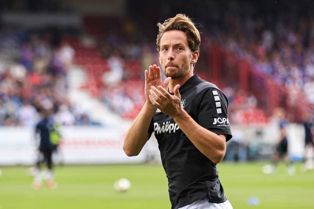 2026.08.15, xkwix, Fußball, 2. Bundesliga, VfL Osnabrück - 1. FC Magdeburg, Stadion an der Bremer Brücke, 2.Spieltag, Saison 2026 2027: Jannik Mueller (VfL Osnabrueck 24) laeuft ein zum aufwaermen DFB regulations prohibit any use of photographs as image sequences and or quasi-video. Photo: xKamilxWilkowskixPressefotoKochx Niedersachsen Deutschland *** August 15, 2026, xkwix, Soccer, 2. Bundesliga, VfL Osnabrück vs. FC Magdeburg, Stadion an der Bremer Brücke, Matchday 2, 2026–2027 Season: Jannik Mueller of VfL Osnabrück, No. 24, runs onto the field to warm up. DFB regulations prohibit any use of photographs as image sequences and or quasi-video. Photo: xKamilxWilkowskixPressefotoKochx, Lower Saxony, Germany