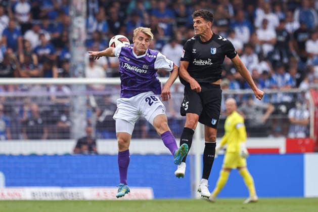 2026.08.15, xkwix, Fußball, 2. Bundesliga, VfL Osnabrück - 1. FC Magdeburg, Stadion an der Bremer Brücke, 2.Spieltag, Saison 2026 2027: Fridolin Wagner (VfL Osnabrueck 26) im Zweikampf gegen Tobias Mueller (1. FC Magdeburg 5) DFB regulations prohibit any use of photographs as image sequences and or quasi-video. Photo: xKamilxWilkowskixPressefotoKochx Niedersachsen Deutschland *** August 15, 2026, xkwix, Soccer, 2. Bundesliga, VfL Osnabrück vs. 1. FC Magdeburg, Stadion an der Bremer Brücke, Matchday 2, 2026–2027 Season: Fridolin Wagner (VfL Osnabrück 26) in a tackle against Tobias Mueller (1. FC Magdeburg 5). DFB regulations prohibit any use of photographs as image sequences and or quasi-video. Photo: xKamilxWilkowskixPressefotoKochx, Lower Saxony, Germany