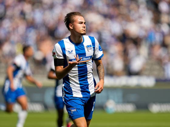 Marten Winkler ( 22) gestikuliert nach seinem Tor in Richtung der Fans. GER, Hertha BSC vs 1.FC Heidenheim 1846, 2. Bundesliga, 2. Spieltag, Saison 2026-27, 15.08.2026 DFL REGULATIONS PROHIBIT ANY USE OF PHOTOGRAPHS AS IMAGE SEQUENCES AND OR QUASI-VIDEO GER, Hertha BSC vs 1.FC Heidenheim 1846, 2. Bundesliga, 2. Spieltag, Saison 2026-27, 15.08.2026 Berlin *** Marten Winkler, 22, gestures toward the fans after scoring a goal; GER, Hertha BSC vs. 1 FC Heidenheim 1846, 2. Bundesliga, Matchday 2, 2026–27 season, August 15, 2026. DFL regulations prohibit any use of photographs as image sequences and or quasi-video. GER, Hertha BSC vs. 1 FC Heidenheim 1846, 2. Bundesliga, Matchday 2, 2026–27 season, August 15, 2026, Berlin Copyright: xEibner-Pressefoto ScottxColemanx EP_SCN