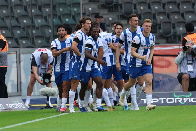 BERLIN, DEUTSCHLAND - AUGUST 15: goal, celebration, cheering. Sebastian Groening (Hertha BSC, 17) celebrates with his teammates after scoring the 1:0 goal, during the match in the 2. German Bundesliga: Hertha BSC - 1. FC Heidenheim at Olympiastadion Berlin on matchday 29 on August 15, 2026 in Berlin, Deutschland. DFB regulations prohibit any use of photographs as image sequences and or quasi video. Berlin Deutschland Copyright: xO.Frankex