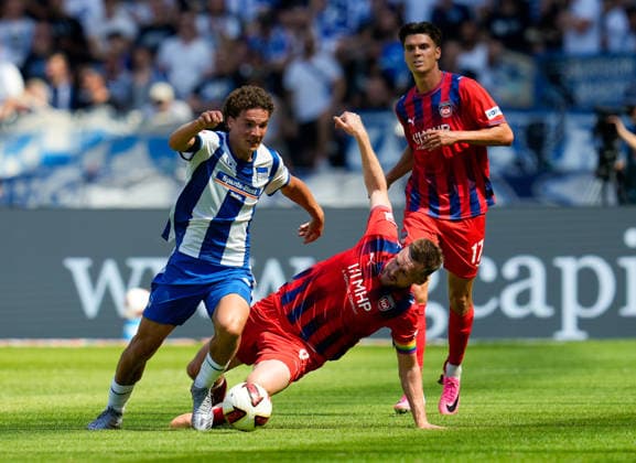 Soufian Gouram (Hertha BSC, 33) im Zweikampf mit Patrick Mainka (1. FC Heidenheim 1846, 6). GER, Hertha BSC vs 1.FC Heidenheim 1846, 2. Bundesliga, 2. Spieltag, Saison 2026-27, 15.08.2026 DFL REGULATIONS PROHIBIT ANY USE OF PHOTOGRAPHS AS IMAGE SEQUENCES AND OR QUASI-VIDEO GER, Hertha BSC vs 1.FC Heidenheim 1846, 2. Bundesliga, 2. Spieltag, Saison 2026-27, 15.08.2026 Berlin *** Soufian Gouram (Hertha BSC), 33, in a tackle with Patrick Mainka (1 FC Heidenheim 1846), 6 GER, Hertha BSC vs. 1 FC Heidenheim 1846, 2. Bundesliga, Matchday 2, 2026–27 season, August 15, 2026. DFL regulations prohibit any use of photographs as image sequences and or quasi-video. GER, Hertha BSC vs. 1 FC Heidenheim 1846, 2. Bundesliga, Matchday 2, 2026–27 season, August 15, 2026, Berlin Copyright: xEibner-Pressefoto ScottxColemanx EP_SCN