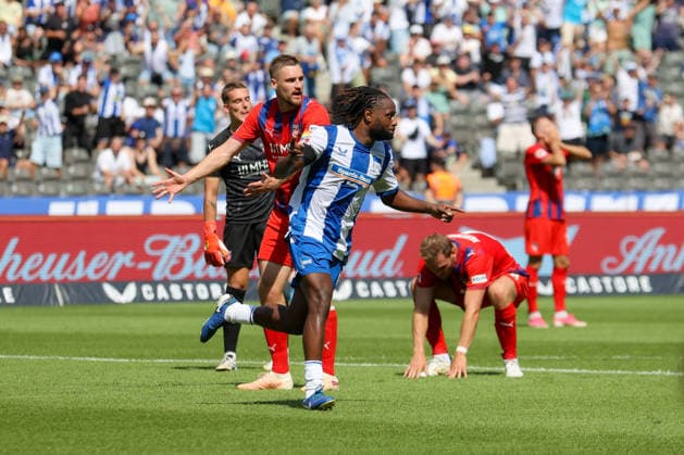 15.082026, xtgx, Fussball - 2.Bundesliga Hertha BSC Berlin - 1.FC Heidenheim emspor, v.l. Deyovaisio Zeefuik (Hertha, 42) Jubel, Torjubel, jubelt ueber das Tor, celebrate the goal, celebration (DFL DFB REGULATIONS PROHIBIT ANY USE OF PHOTOGRAPHS as IMAGE SEQUENCES and or QUASI-VIDEO) Berlin *** 15 08 20 26, xtgx, Soccer 2. Bundesliga Hertha BSC Berlin 1 FC Heidenheim emspor, from left: Deyovaisio Zeefuik (Hertha), 42 Cheering, goal celebration, celebrating the goal, DFL DFB REGULATIONS PROHIBIT ANY USE OF PHOTOGRAPHS as IMAGE SEQUENCES and or QUASI-VIDEO Berlin