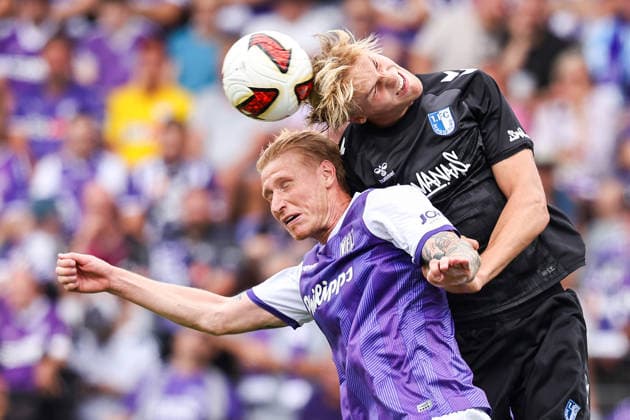2026.08.15, xkwix, Fußball, 2. Bundesliga, VfL Osnabrück - 1. FC Magdeburg, Stadion an der Bremer Brücke, 2.Spieltag, Saison 2026 2027: Bjarke Jacobsen (VfL Osnabrueck 15) beim Kopfball im Zweikampf gegen Luka Hyrylaeinen (1. FC Magdeburg 38) DFB regulations prohibit any use of photographs as image sequences and or quasi-video. Photo: xKamilxWilkowskixPressefotoKochx Niedersachsen Deutschland *** August 15, 2026, xkwix, Soccer, 2. Bundesliga, VfL Osnabrück vs. 1. FC Magdeburg, Stadion an der Bremer Brücke, Matchday 2, 2026–2027 Season: Bjarke Jacobsen (VfL Osnabrück, No. 15) heads the ball in a duel against Luka Hyrylaeinen (1. FC Magdeburg, No. 38). DFB regulations prohibit any use of photographs as image sequences and or quasi-video. Photo: xKamilxWilkowskixPress photo by Koch, Lower Saxony, Germany