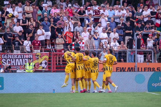 15.08.2026, xsefx, Fußball, SC Fortuna Köln - TSV Alemannia Aachen, 3.Liga, Südstation, 2. Spieltag, Saison 2026 2027: Torjubel nach dem Elfmetertor zum 1:0 durch Torschütze Mehdi Loune (Alemannia Aachen 10) DFB regulations prohibit any use of photographs as image sequences and or quasi-video. Nordrhein-Westfalen Deutschland *** August 15, 2026, xsefx, Soccer, SC Fortuna Köln vs. TSV Alemannia Aachen, 3. Liga, Südstation, Matchday 2, 2026–2027 Season. Celebrations after the penalty kick goal that made it 1–0, scored by Mehdi Loune. Alemannia Aachen 10. DFB regulations prohibit any use of photographs as image sequences and or quasi-video. North Rhine-Westphalia, Germany
