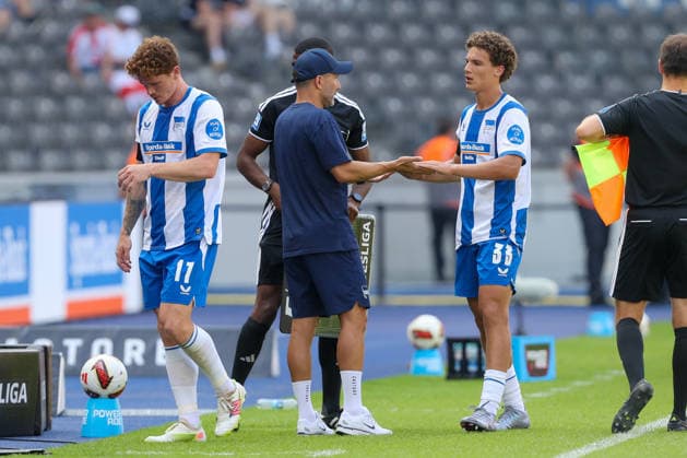 15.082026, xtgx, Fussball - 2.Bundesliga Hertha BSC Berlin - 1.FC Heidenheim emspor, v.l. Stefan Leitl (Hertha, Trainer) und Soufian Gouram (Hertha, 33) (DFL DFB REGULATIONS PROHIBIT ANY USE OF PHOTOGRAPHS as IMAGE SEQUENCES and or QUASI-VIDEO) Berlin *** 15 08 20 26, xtgx, Soccer 2. Bundesliga Hertha BSC Berlin 1 FC Heidenheim emspor, from left: Stefan Leitl (Hertha), coach, and Soufian Gouram (Hertha), 33 DFL DFB REGULATIONS PROHIBIT ANY USE OF PHOTOGRAPHS AS IMAGE SEQUENCES AND OR QUASI-VIDEO Berlin