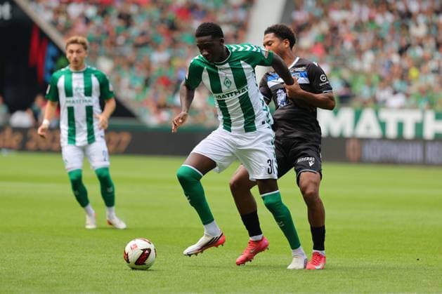 15.08.26, GER, Fussball, 1.FBL Männer, Freundschaftsspiel, Tach der Fans 2026, Saison2026 2027, Weserstadion, SV Werder Bremen vs.AJ Auxerre Karim Coulibaly (SV Werder Bremen 31) im Zweikampf gegen Danny Namaso (AJ Auxerre 19) Foto nordphoto GmbH Tauchnitz DFB REGULATIONS PROHIBIT ANY USE OF PHOTOGRAPHS AS IMAGE SEQUENCES AND OR QUASI-VIDEO. Bremen Weserstadion Bremen Germany *** August 26, 2015, GER, Soccer, 1st Bundesliga Men, Friendly Match, Fan Day 2026, 2026–2027 Season, Weserstadion, SV Werder Bremen vs. AJ Auxerre Karim Coulibaly (SV Werder Bremen, No. 31) in a tackle against Danny Namaso (AJ Auxerre, No. 19). Photo: nordphoto GmbH Tauchnitz. DFB REGULATIONS PROHIBIT ANY USE OF PHOTOGRAPHS AS IMAGE SEQUENCES AND OR QUASI-VIDEO Bremen, Weserstadion, Bremen, Germany Copyright: xnordphotoxGmbHx xTauchnitzx