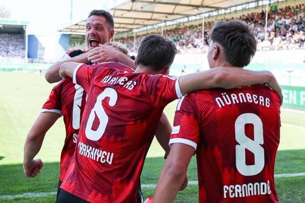 Christian Mathenia 26 (1FC Nuernberg), Adam Markhiyev 6 (1FC Nuernberg), Piet Scobel 19 (1 FC Nuernberg) und Javier Fernandez 8 (1FC Nuernberg) jubeln ueber das Tor zum 2:4, SpVgg Greuther Fuerth vs. 1. FC Nuernberg, Fussball, Maenner, 2. Bundesliga, Saison 2026 2027, Hinrunde, 2. Spieltag, 15.08.2026 DFB regulations prohibit any use of photographs as image sequences and or quasi-video Fuerth Bayern Deutschland *** Christian Mathenia (26, 1. FC Nuremberg), Adam Markhiyev (6, 1. FC Nuremberg), Piet Scobel (19, 1. FC Nuremberg), and Javier Fernandez (8, 1. FC Nuremberg) celebrate the goal that made the score 2–4, SpVgg Greuther Fürth vs. 1. FC Nuremberg, Soccer, Men, 2. Bundesliga, 2026–2027 Season, First Half of the Season, Matchday 2, August 15, 2026. DFB regulations prohibit any use of photographs as image sequences and or quasi-video. Fürth, Bavaria, Germany Copyright: xkolbert-press MartinxAgüerax