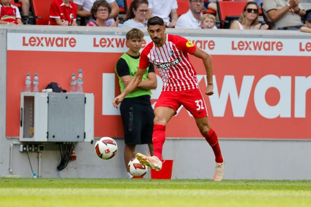Vincenzo Grifo (SC Freiburg, 32) am Ball , Deutschland, Fussball, Testspiel, 2026 2027, SC Freiburg vs. Crystal Palace, 15.08.2026, Freiburg im Breisgau Europa-Park Stadion Deutschland *** Vincenzo Grifo, SC Freiburg, 32, on the ball, Germany, soccer, friendly match, 2026–2027, SC Freiburg vs. Crystal Palace, August 15, 2026, Freiburg im Breisgau, Europa-Park Stadium, Germany Copyright: xGrantxHubbsx