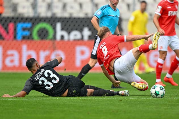 Jesse Tugbenyo (Havelse 33) bringt Tony Menzel (Essen 8) zu Fall 15.08.2026 ¢ Fussball ¢ Rot-Weiss Essen vs TSV Havelse, Stadion Essen, Essen, DFB DFL REGULATIONS PROHIBIT ANY USE OF PHOTOGRAPHS AS IMAGE SEQUENCES AND OR QUASI-VIDEO NRW Germany *** Jesse Tugbenyo of Havelse (33) scores against Tony Menzel of Essen (8) on August 15, 2026 ¢ Soccer ¢ Rot Weiss Essen vs. TSV Havelse, Essen Stadium, Essen, DFB and DFL regulations prohibit any use of photographs as image sequences and or quasi-video. NRW, Germany Copyright: xpepphotox xHorstxMauelshagenx pep00321, pep_20260815_hm_398129