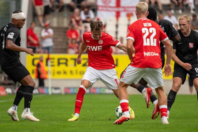Noah Pesch (Rot-Weiss Essen, 11) setzt sich gegen Havelse durch, GER Rot-Weiss Essen vs. TSV Havelse, Fussball, 3. Liga, Spieltag 02, Saison 2026 2027, 15.08.2026 DFB DFL REGULATIONS PROHIBIT ANY USE OF PHOTOGRAPHS AS IMAGE SEQUENCES AND OR QUASI-VIDEO, GER Rot-Weiss Essen vs. TSV Havelse, Fussball, 3. Liga, Spieltag 02, Saison 2026 2027, 15.08.2026 Essen *** Noah Pesch, Rot Weiss Essen, No. 11, scores against Havelse; GER Rot Weiss Essen vs. TSV Havelse, Soccer, 3rd Division, Matchday 02, 2026–2027 Season, August 15, 2026 DFB and DFL regulations prohibit any use of photographs as image sequences and or quasi-video, GER Rot Weiss Essen vs. TSV Havelse, Soccer, 3rd Division, Matchday 02, 2026–2027 season, August 15, 2026, Essen Copyright: xEibner-Pressefoto FabianxFriesex EP_FFE