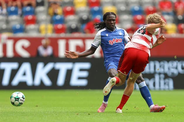 Blessing Miguel Makanda (TSG Hoffenheim II) und Elias Arden (Fortuna Duesseldorf) im Zweikampf waehrend des Spiels der 3. Liga zwischen Fortuna Duesseldorf und TSG 1899 Hoffenheim II, Merkur Spiel-Arena am 15. August 2026 in Duesseldorf, Deutschland. (Foto von Oliver Kaelke DeFodi Images) +++ Blessing Miguel Makanda (TSG Hoffenheim II) und Elias Arden (Fortuna Duesseldorf) battle for the ball during the 3. Liga match between Fortuna Duesseldorf and TSG 1899 Hoffenheim II at Merkur Spiel-Arena on August 15, 2026 in Dusseldorf, Germany. (Photo by Oliver Kaelke DeFodi Images) DFB DFL REGULATIONS PROHIBIT ANY USE OF PHOTOGRAPHS AS IMAGE SEQUENCES AND OR QUASI-VIDEO. (Photo by Oliver Kaelke DeFodi Images) - *** Blessing Miguel Makanda of TSG Hoffenheim II and Elias Arden of Fortuna Düsseldorf battle for the ball during the 3. Liga match between Fortuna Düsseldorf and TSG 1899 Hoffenheim II at the Merkur Spiel Arena on August 15, 2026, in Düsseldorf, Germany. Photo by Oliver Kaelke, DeFodi Images. Blessing Miguel Makanda of TSG Hoffenheim II and Elias Arden of Fortuna Düsseldorf battle for the ball during the 3. Liga match between Fortuna Düsseldorf and TSG 1899 Hoffenheim II at Merkur Spiel Arena on August 15, 2026 in Düsseldorf, Germany. Photo by Oliver Kaelke, DeFodi Images. DFB and DFL regulations prohibit any use of photographs as image sequences and or quasi-video. Photo by Oliver Kaelke, DeFodi Images.