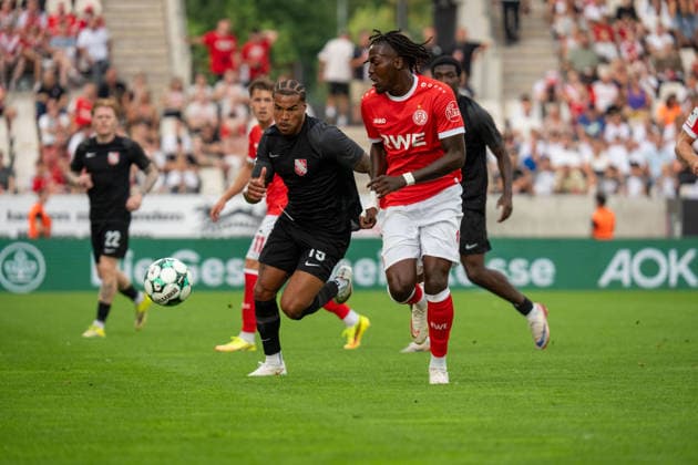 Eric Voufack (TSV Havelse, 19) gegen Franci Bouebari (Rot-Weiss Essen, 19), GER Rot-Weiss Essen vs. TSV Havelse, Fussball, 3. Liga, Spieltag 02, Saison 2026 2027, 15.08.2026 DFB DFL REGULATIONS PROHIBIT ANY USE OF PHOTOGRAPHS AS IMAGE SEQUENCES AND OR QUASI-VIDEO, GER Rot-Weiss Essen vs. TSV Havelse, Fussball, 3. Liga, Spieltag 02, Saison 2026 2027, 15.08.2026 Essen *** Eric Voufack, TSV Havelse, 19, vs. Franci Bouebari, Rot-Weiss Essen, 19, GER Rot-Weiss Essen vs. TSV Havelse, Soccer, 3rd Division, Matchday 02, 2026–2027 Season, August 15, 2026 DFB and DFL regulations prohibit any use of photographs as image sequences and or quasi-video, GER Rot-Weiss Essen vs. TSV Havelse, soccer, 3rd League, Matchday 02, 2026–2027 season, August 15, 2026, Essen Copyright: xEibner-Pressefoto FabianxFriesex EP_FFE